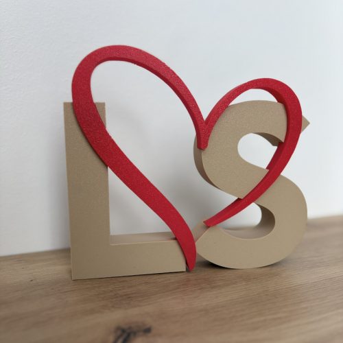 Personalisierte Buchstaben mit Herz-Design